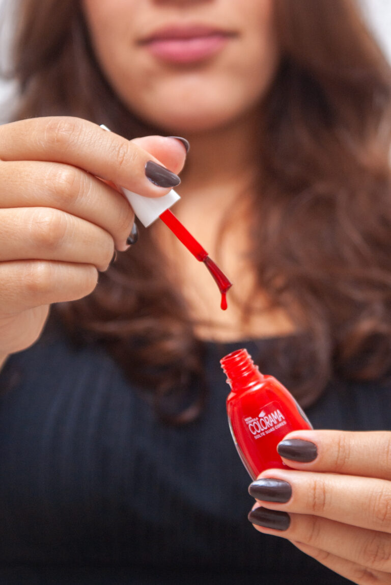 Esmaltação em Gel - Unhas Perfeitas por Mais Tempo!    Diga adeus às unhas lascadas e desfrute um brilho intenso por semanas! A esmaltação em gel garante cor intensa, acabamento duradouro e resistência, mantendo suas unhas lindas e bem cuidadas por muito mais tempo. Escolha sua cor favorita e renove sua autoestima!